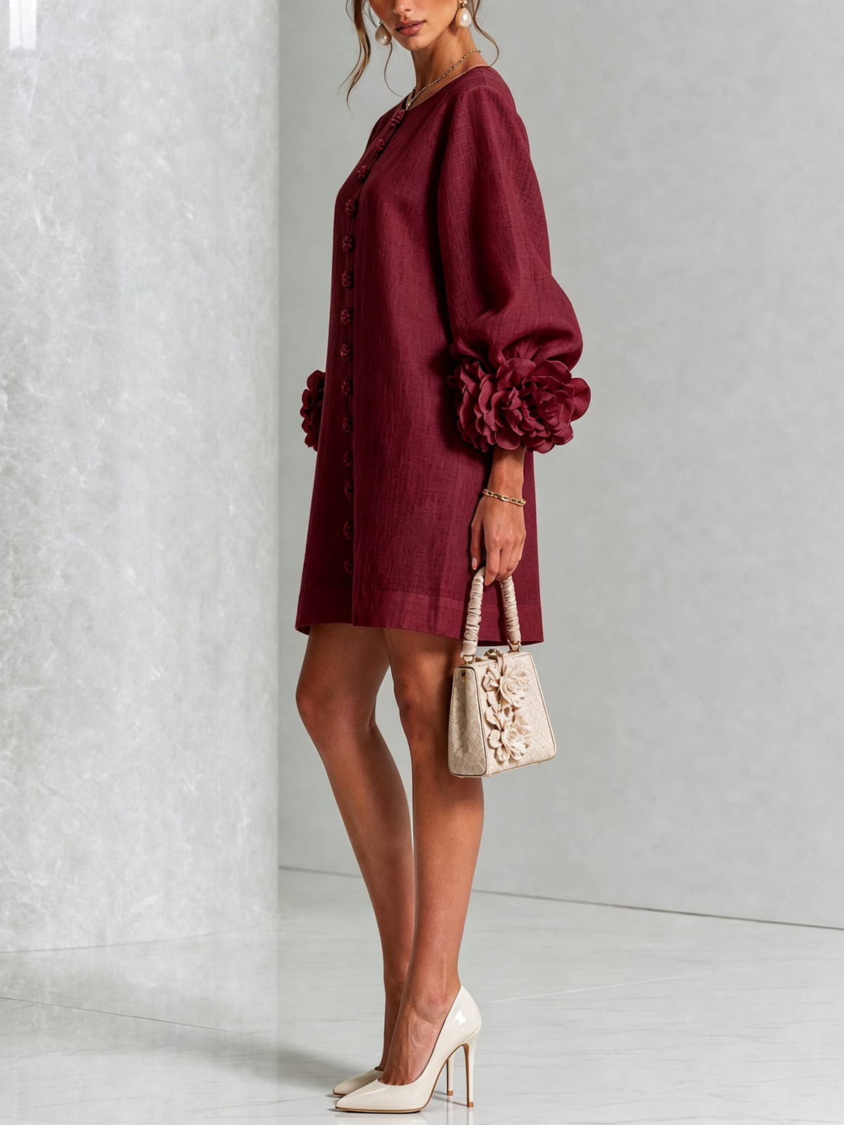 Anita | Mini abito bianco con rose ai polsini