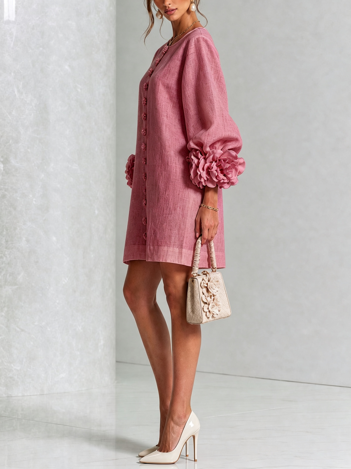 Anita | Mini abito bianco con rose ai polsini