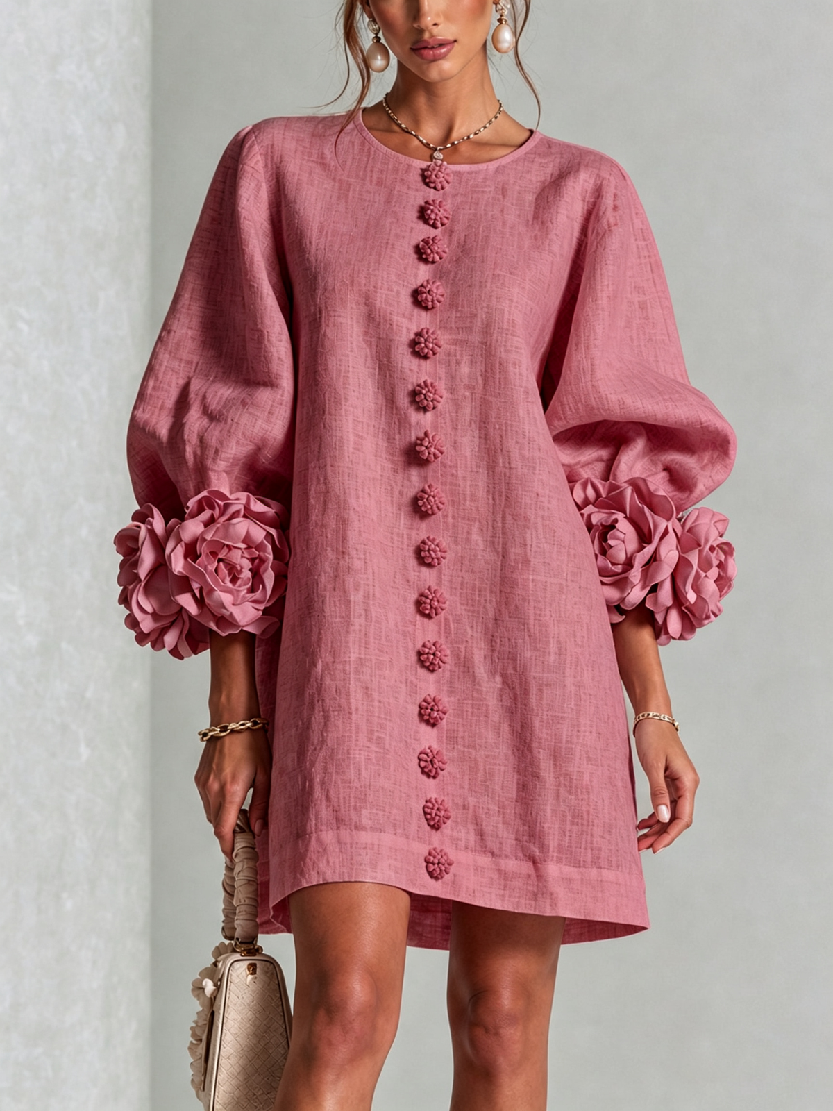 Anita | Mini abito bianco con rose ai polsini